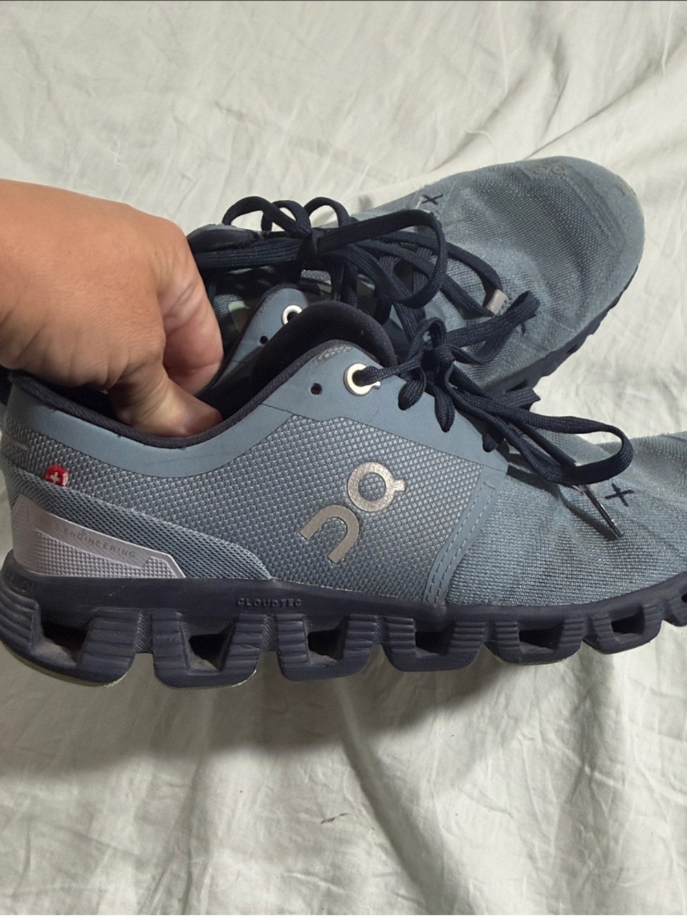 On Running Women’s Cloud running shoes in slate blue with navy laces - Picture 6 of 6